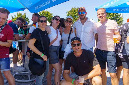 Prima Stimmung bei Mallorca Total auf dem Flugfeld.